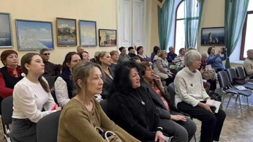 зрители на презентации книги